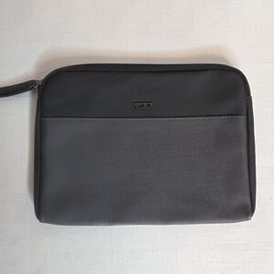 Tumi for Delta Toiletry Pouch Gray Black
